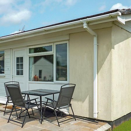 Meadow Lakes Holiday Park Сент-Остел Экстерьер фото