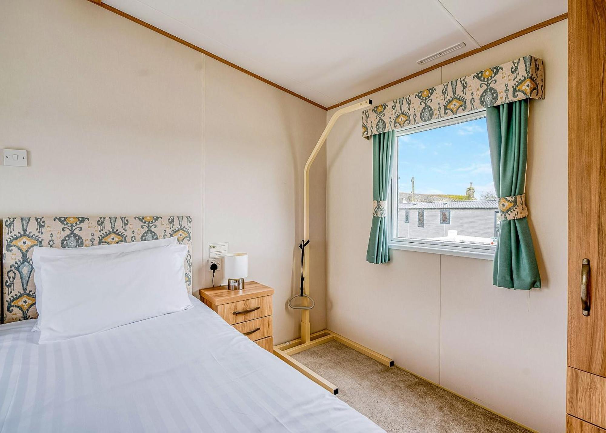 Meadow Lakes Holiday Park Сент-Остел Экстерьер фото