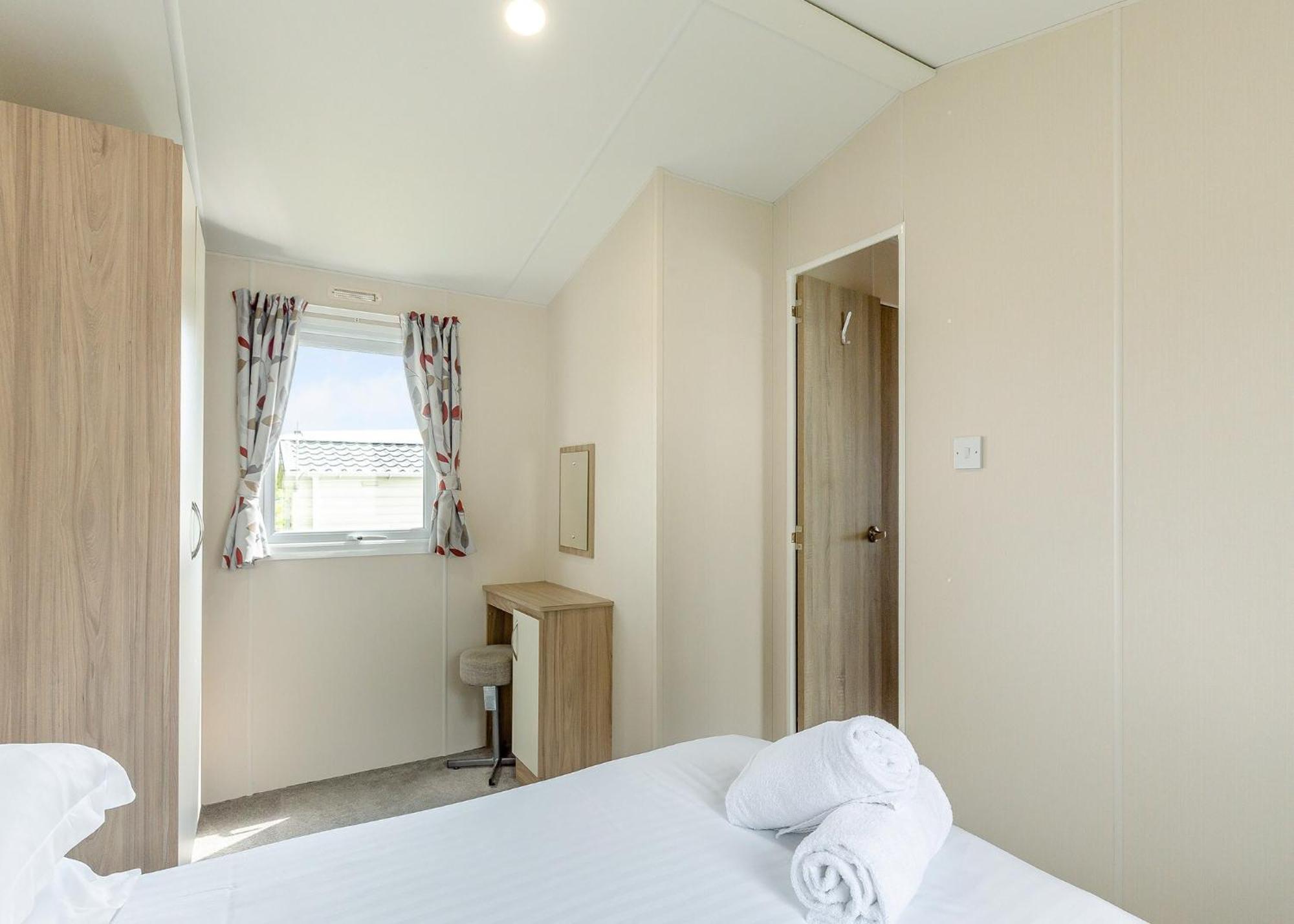 Meadow Lakes Holiday Park Сент-Остел Экстерьер фото