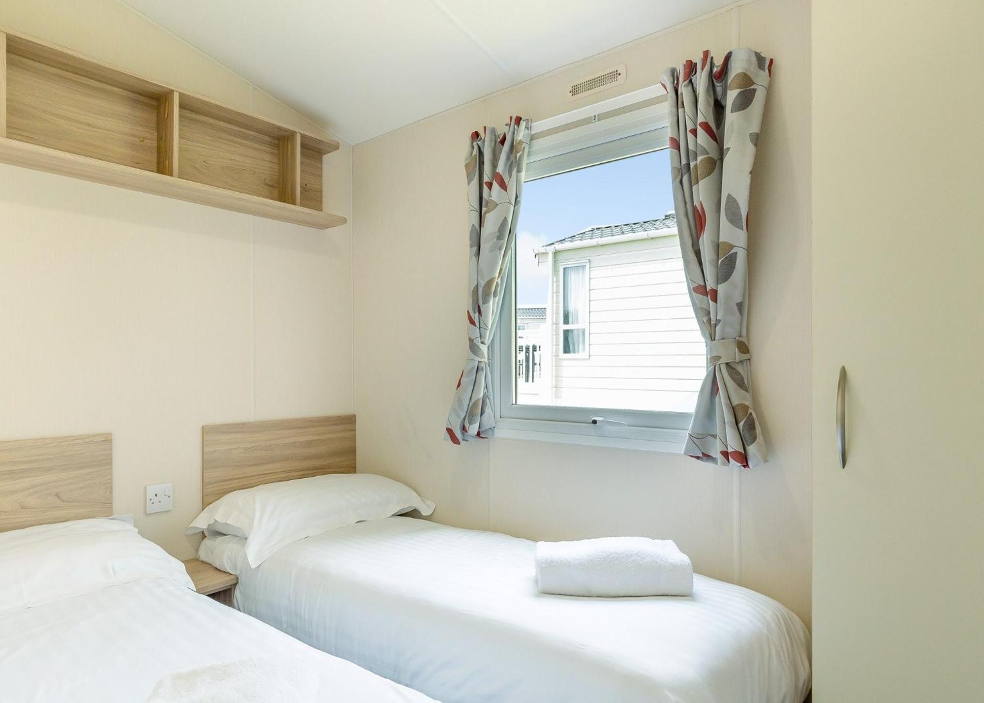 Meadow Lakes Holiday Park Сент-Остел Экстерьер фото